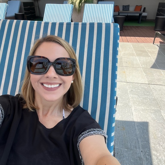 Meet your Posher, Jenny - Picture 3 of 4